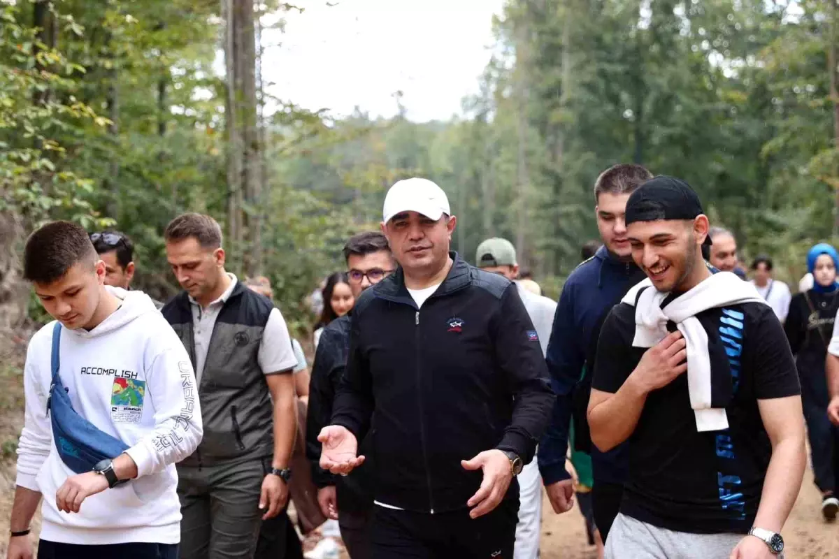 Vali Aslan’dan Öğrencilere Doğa Yürüyüşü