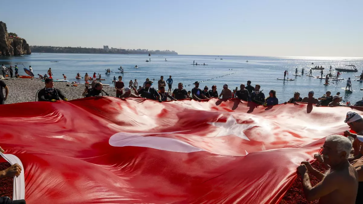 Antalya’da 101. Yıl Kutlaması Denizde Yapıldı