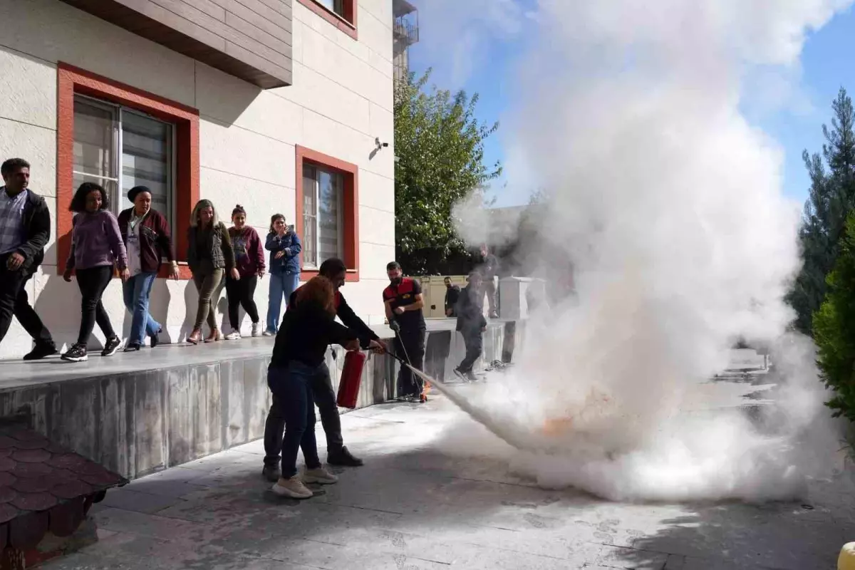 Diyarbakır’da Kız Öğrenci Yurdunda Yangın Tatbikatı Düzenlendi