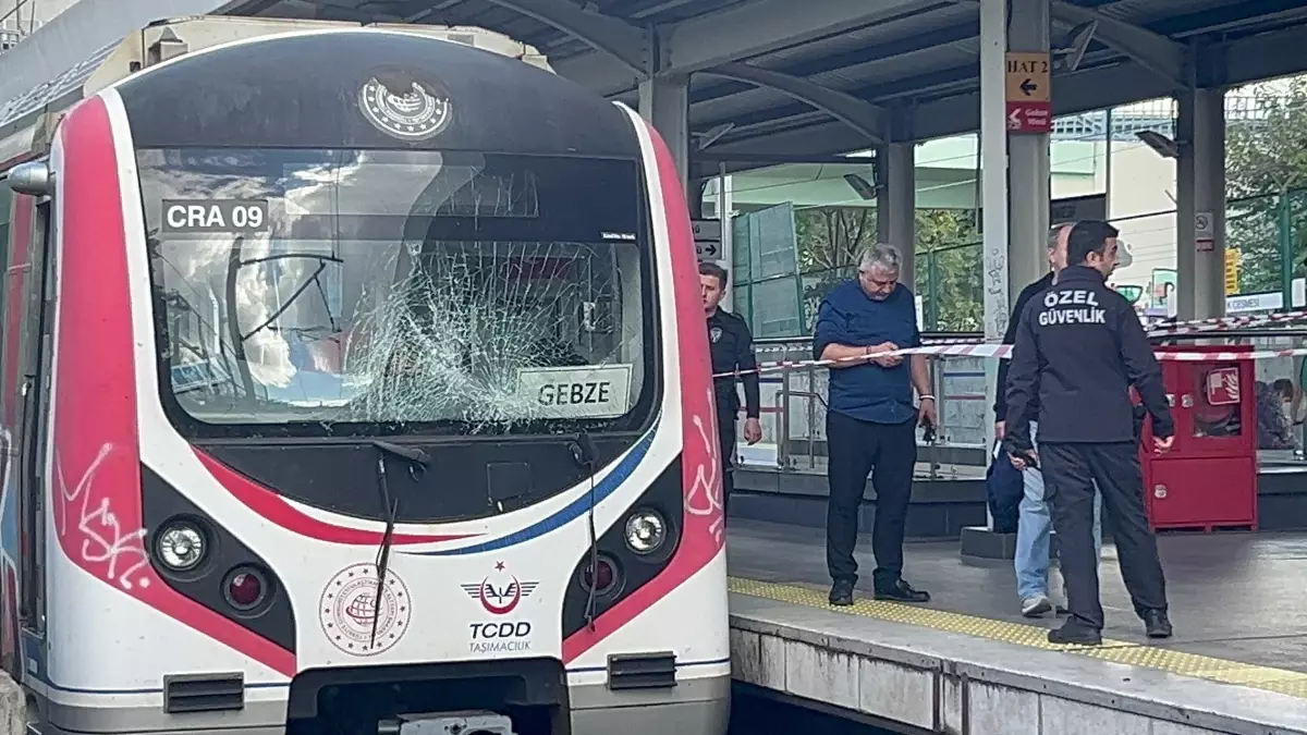 Marmaray’da raylara atlayan bir kişi hayatını kaybetti