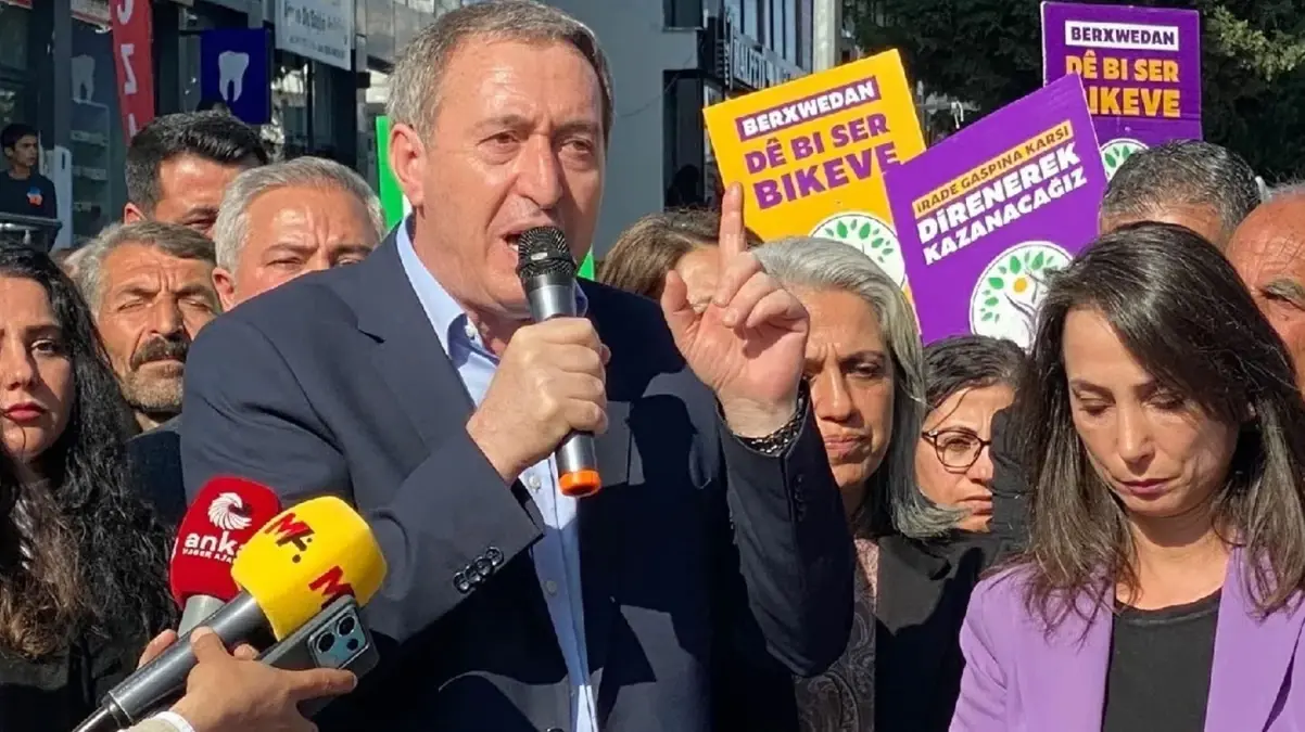 DEM Parti’den ‘kayyum’ tepkisi: Çözüm istiyorsanız İmralı orada