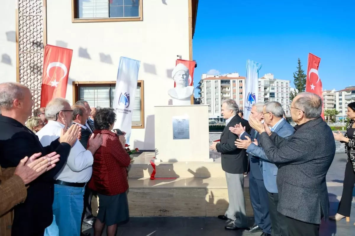 Yunus Emre Büstü 100. Yıl Meydanı’nda Sergilendi