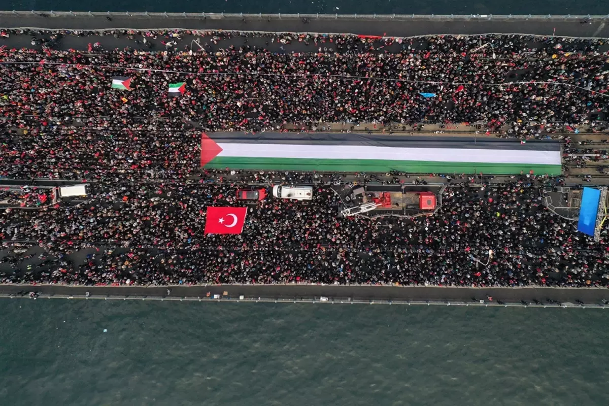 Binlerce kişinin katıldığı Filistin’e destek yürüyüşünden ilk görüntüler